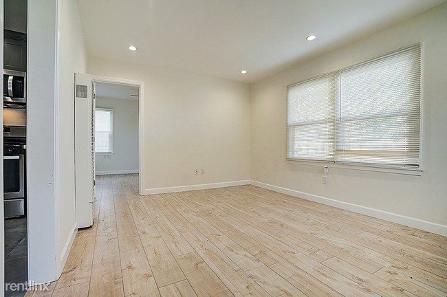 1749 Cedar Ave in Long Beach, CA - Foto de edificio - Building Photo