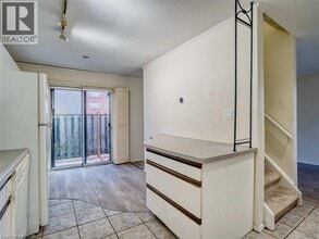 61 High St in London, ON - Building Photo - Building Photo