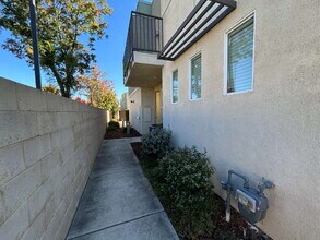 3998 E Commerce Way in Sacramento, CA - Building Photo - Building Photo