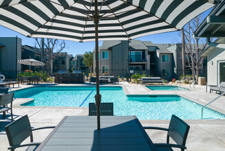 The James Apartments in Riverside, CA - Foto de edificio - Other
