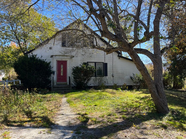 1087 N Hoosac Rd in Williamstown, MA - Building Photo - Building Photo