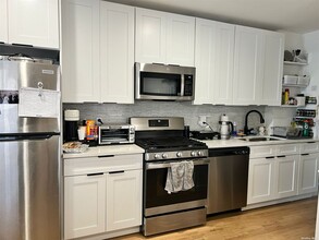 224 Franklin Pl, Unit 3 in Woodmere, NY - Building Photo - Building Photo