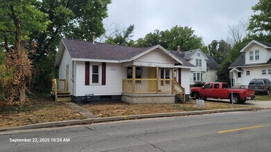 408 Polk Ave in Charleston, IL - Building Photo - Building Photo
