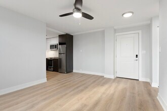 6026 N Winthrop Ave in Chicago, IL - Building Photo - Building Photo