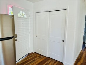 19142 Whispering Pines Dr in Indian Shores, FL - Building Photo - Building Photo