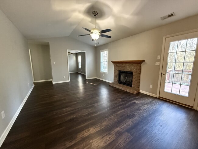 106 Skipping Stone Ln in Jacksonville, NC - Building Photo - Building Photo