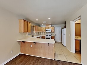 8920 Bonneville Peak Ct in Las Vegas, NV - Building Photo - Building Photo