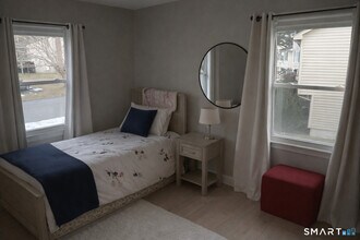 201 Seneca Dr in Groton, CT - Building Photo - Building Photo