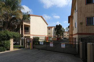 Casa Sierra in San Diego, CA - Building Photo - Building Photo