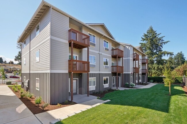 LIBERTY CREST APARTMENTS in Salem, OR - Foto de edificio - Building Photo