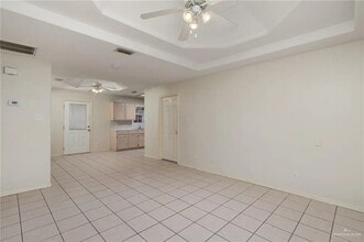 1818 Tierra Dulce Drive, Unit apt 2 in Edinburg, TX - Foto de edificio - Building Photo