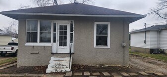 911 E Main St in Hoopeston, IL - Building Photo