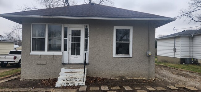 property at 911 W Main St