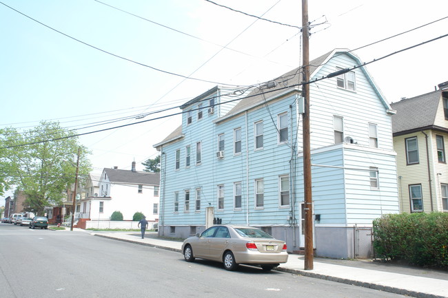 195 Gordon St in Perth Amboy, NJ - Building Photo - Building Photo