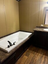 513 N Avenue F in Clifton, TX - Building Photo - Building Photo