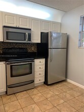 10345 NW 8th St, Unit 201 in Pembroke Pines, FL - Building Photo - Building Photo