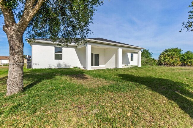 2516 Park Rd in Lehigh Acres, FL - Foto de edificio - Building Photo