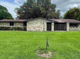 2707 Seattle Ave in Nederland, TX - Building Photo