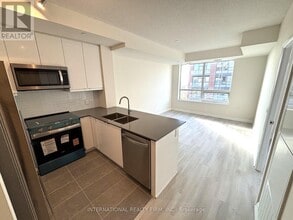 3270 Sheppard Ave E in Toronto, ON - Building Photo - Building Photo