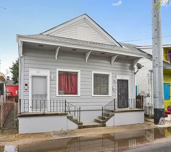 property at 1125-1127 Port St