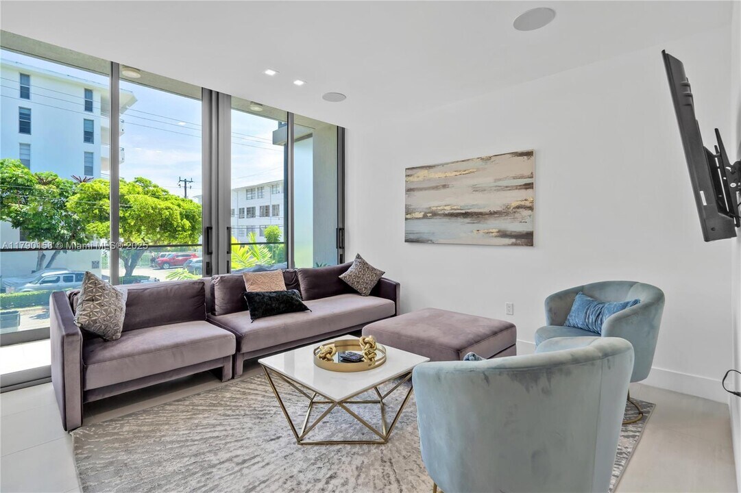 9350 Bay Harbor Terrace in Bay Harbor Islands, FL - Building Photo