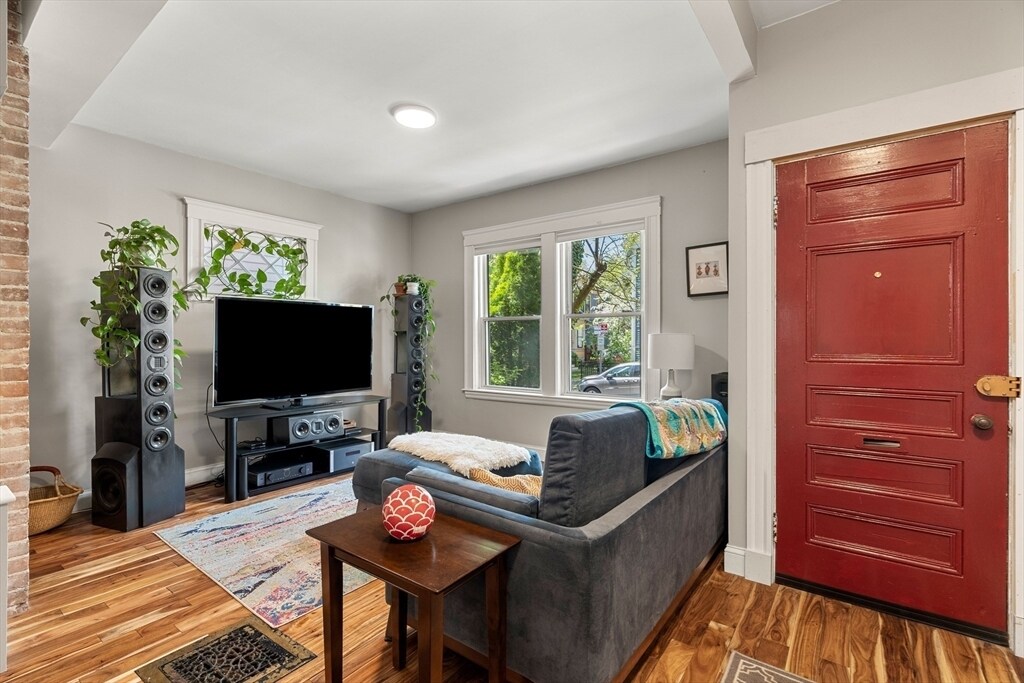 350 Pearl St, Unit 1 in Cambridge, MA - Building Photo