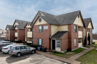 Holly Tree in Denton, TX - Building Photo - Primary Photo