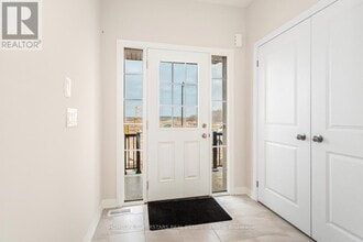 1118 Trudeau Dr in Milton, ON - Building Photo - Building Photo