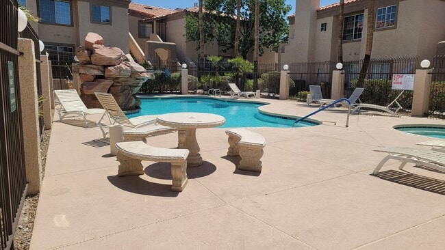 1851 Hillpointe Rd in Henderson, NV - Building Photo - Building Photo