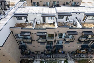 32 Fieldway Rd in Toronto, ON - Building Photo - Building Photo