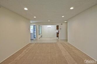 137 Cistus Plaza in Monroe Township, NJ - Building Photo - Building Photo