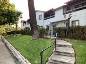1255 N Los Robles Ave, Unit 3 in Pasadena, CA - Building Photo