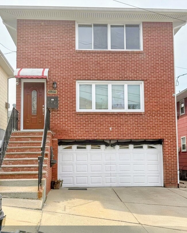 1609 74th St, Unit 2, Unit 2