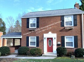 8660 Winchester Dr in Pittsburgh, PA - Building Photo