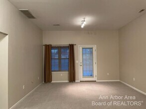 2245 S Main St in Ann Arbor, MI - Building Photo - Building Photo