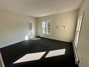 695 Cape St-Unit -3 in Lee, MA - Building Photo - Building Photo