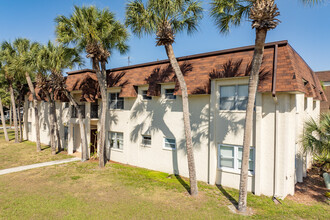 Covington Court in St. Petersburg, FL - Building Photo - Building Photo