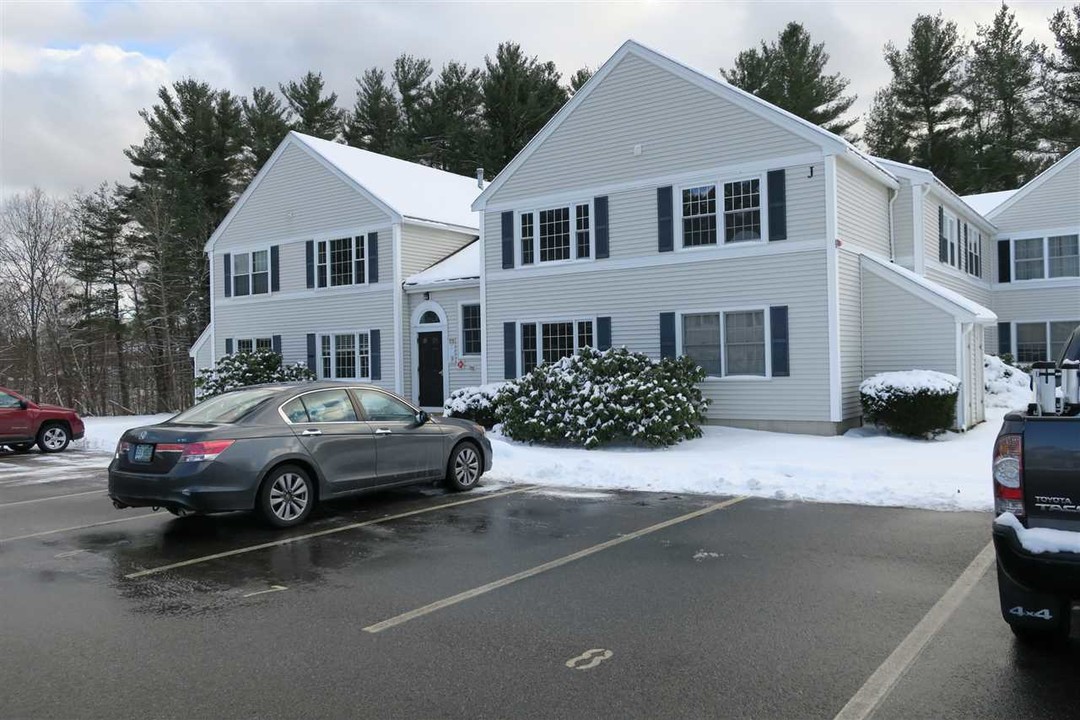 50 Brookside Dr in Exeter, NH - Building Photo