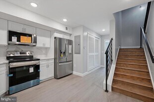 2405 Ridge Ave in Philadelphia, PA - Building Photo