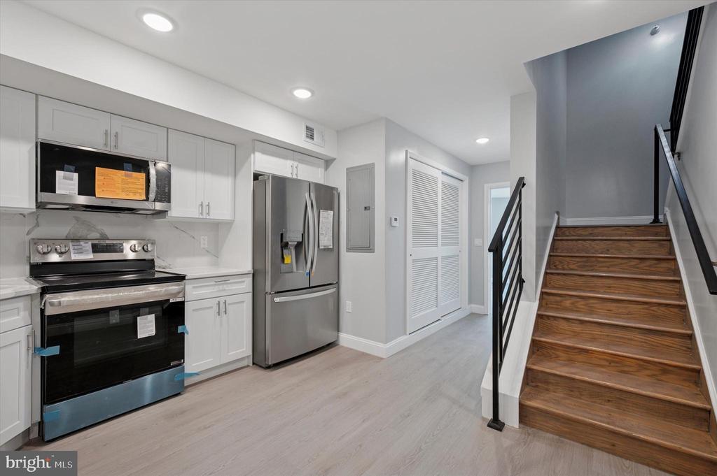 2405 Ridge Ave in Philadelphia, PA - Building Photo