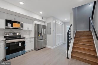 2405 Ridge Ave in Philadelphia, PA - Building Photo - Building Photo