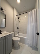 931 W 34th Pl, Unit 1 in Chicago, IL - Building Photo - Building Photo