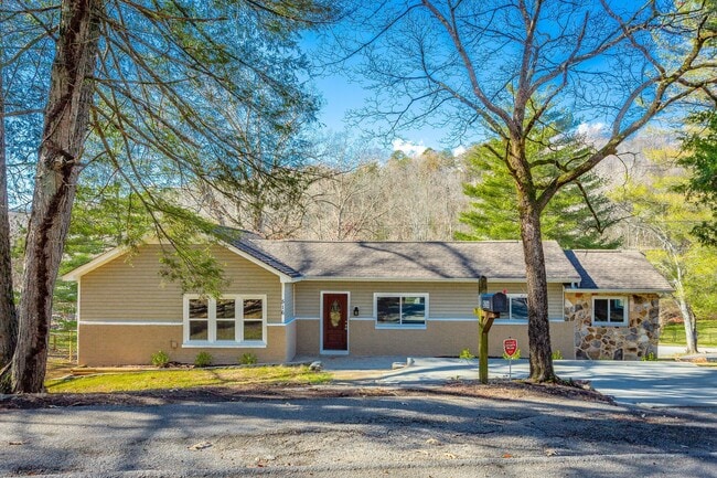 property at 516 Hedgewood Dr