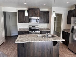 5895 Challenger Way in Saint George, UT - Building Photo - Building Photo