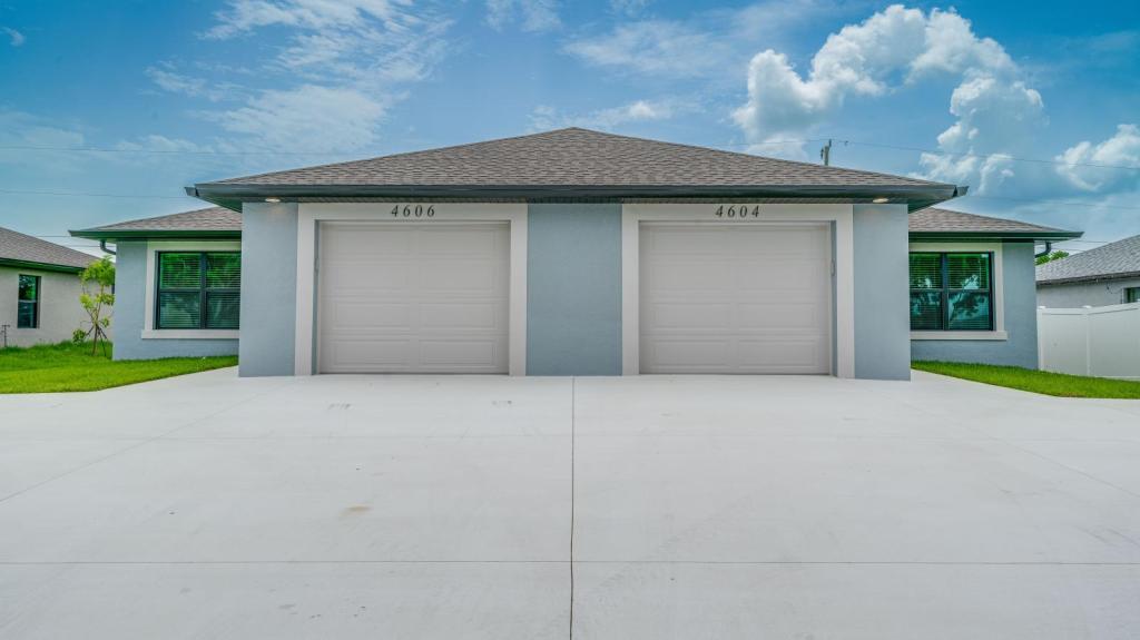 4604 SW 8th Ct in Cape Coral, FL - Foto de edificio
