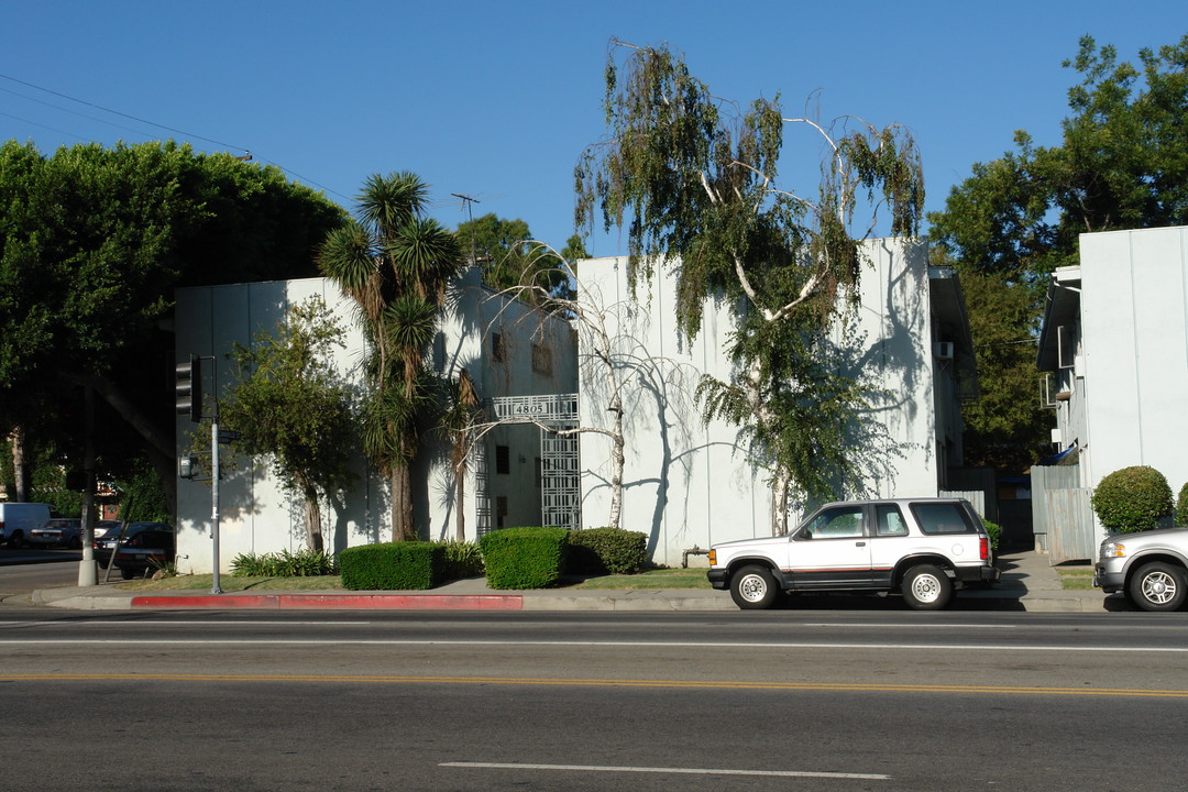 4805 Sepulveda Blvd in Sherman Oaks, CA - Building Photo