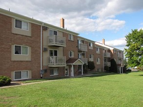 Westview Heights in Hubbard, OH - Foto de edificio - Building Photo