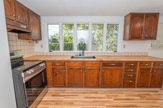 137A Kingstown Rd in Narragansett, RI - Building Photo - Building Photo