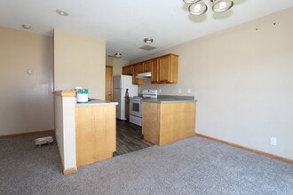 915 Jackalope Ct in Junction City, KS - Foto de edificio - Building Photo