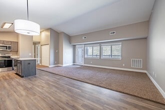 The Crest at Williams Creek in Fort Wright, KY - Foto de edificio - Interior Photo